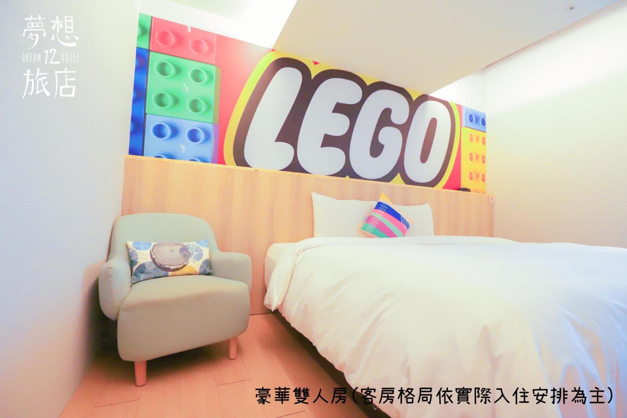 Dream 12 Hotel Taichung Room photo